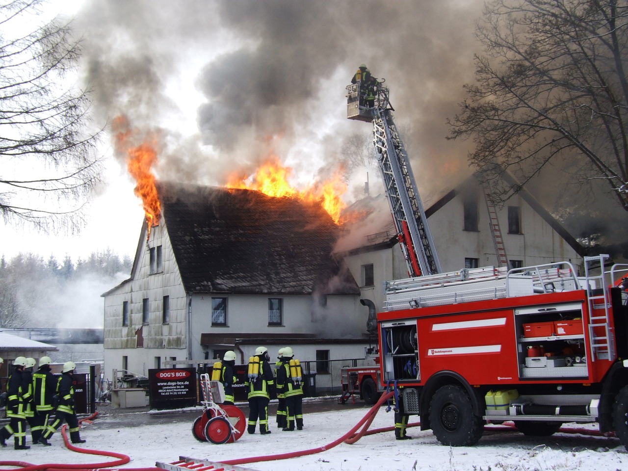 小米汽车回应南京SU7着火事件